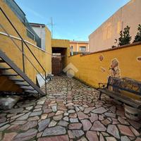 CASA SEMINDIPENDENTE A DECIMOMANNU