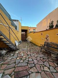 CASA SEMINDIPENDENTE A DECIMOMANNU