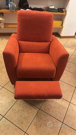 Poltrona reclinabile in tessuto arancione – comoda