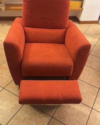 Poltrona reclinabile in tessuto arancione – comoda