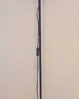 Piantana/lampada nera