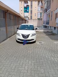 Ypsilon autovettura
