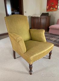Poltrona vintage imbottita in legno massello