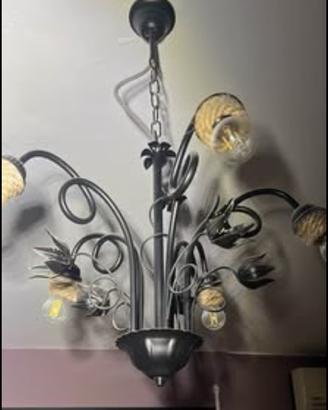 Lampadario in ferro nero e corda
