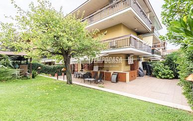 Bilocale rifinito in residence con piscina e porti