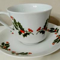 Tazza da thè con piattino natalizia giapponese.