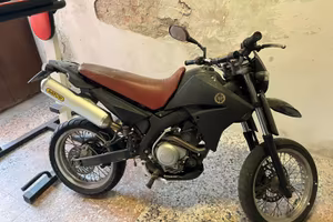 Moto yamaha dt 125x con scarico arrow
