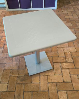 Tavolo quadrato monopiede