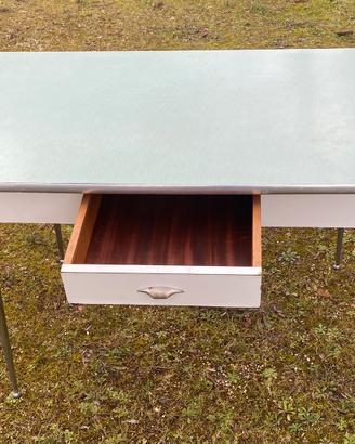 Tavolo anni 60 in formica con cassetto
