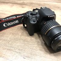 Fotocamera Canon EOS 700D con obiettivo Tamron