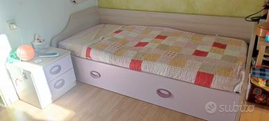 Letto singolo con cassetto e comodino