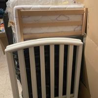 Lettino con sponda abbassabile marca Pali