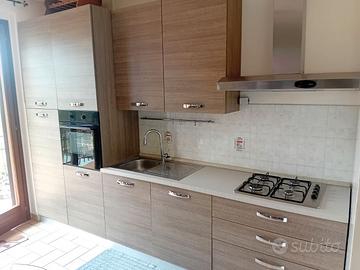 Cucina 3,30 m completa di elettrodomestici