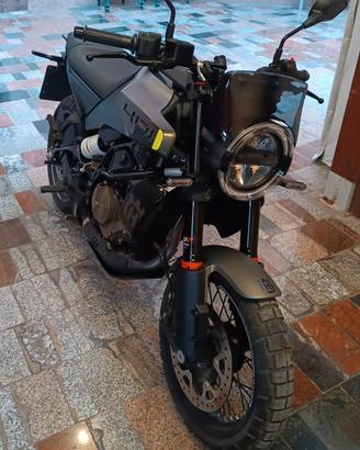 Husqvarna svartpilen 401 anno 2025