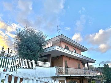 PORZIONE DI BIFAMILIARE A ROMA