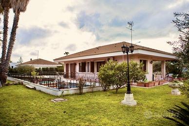 Villa di 307 m² con più di 5 locali a Ragusa