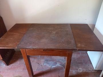 Tavolo in legno allungabile vintage