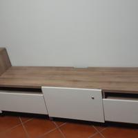 mobile TV ikea con piedini in acciaio