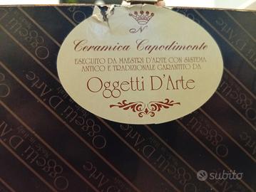 quadro in legno con ceramica di Capodimonte 