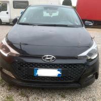 Hyundai i20 incidentata