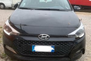 Hyundai i20 incidentata
