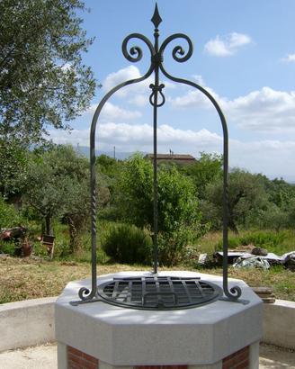 Arco e coperchio per pozzo in ferro battuto