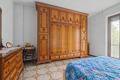 Mobili d'antiquariato in piena noce
