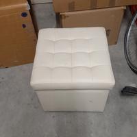 pouf in pelle beige.