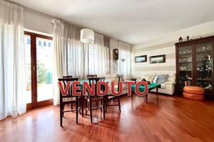 4 LOCALI A NAPOLI