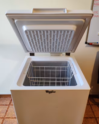 Congelatore a pozzetto Whirlpool  100 L 