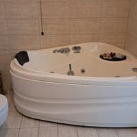 Vasca angolare con idromassaggio cm 100x150