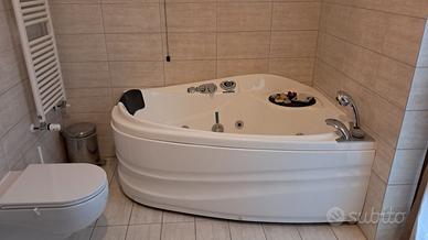 Vasca angolare con idromassaggio cm 100x150