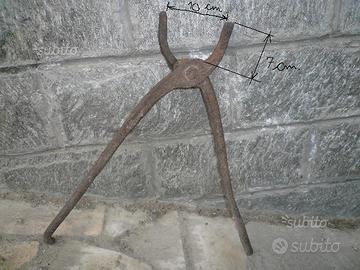Tenaglia da fabbro antica
