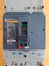 Interruttore Merlin Gerin NS250N  3 poli.