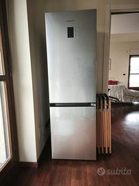 Frigorifero SAMSUNG ben tenuto, pagato 800€