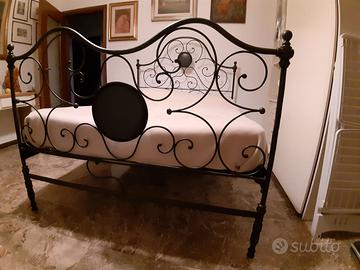 Letto in ferro battuto, fine 800