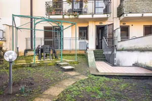 Appartamento di 150 m² con 3 locali e box auto a M