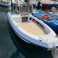 Barca molinari 4,5 ormeggiata moletto ardenza Liv.