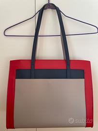 Borsa a spalla rossa, blu e grigia Carpisa