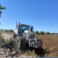 Trattore agricolo valtra