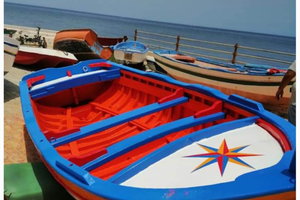 Barca in legno con motore