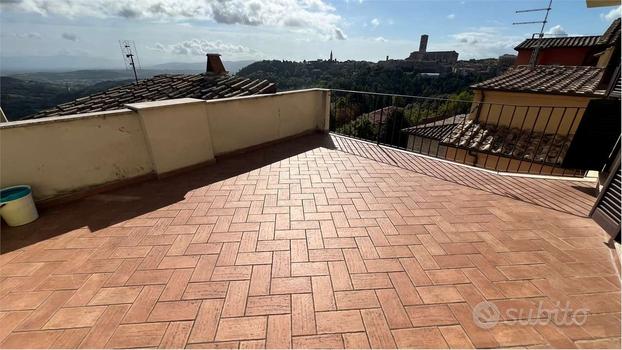 CENTRO STORICO PERUGIA - UNA TERRAZZA SU ASSISI