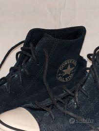 Converse nere scamosciate