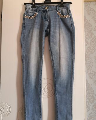 Jeans donna con perle e catena