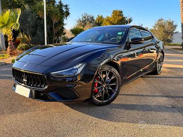 MASERATI GHIBLI 3.0d GRANSPORT “NERISSIMO”
