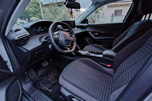 Peugeot 2008-e active