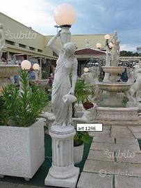 Lampada con statua da giardino