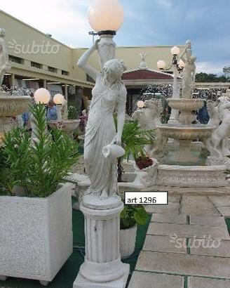 Lampada con statua da giardino