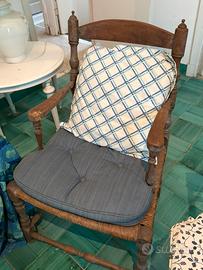 Sedia in legno con cuscino