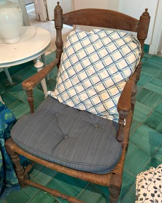 Sedia in legno con cuscino